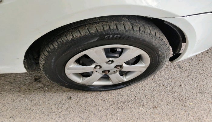 2010 Hyundai Verna VGT CRDI 1.5, Diesel, Manual, 2,60,078 km, tyre