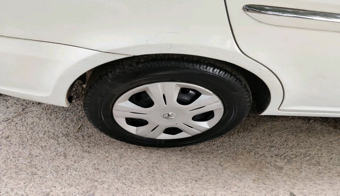2010 Hyundai Verna VGT CRDI 1.5, Diesel, Manual, 2,60,078 km, tyre