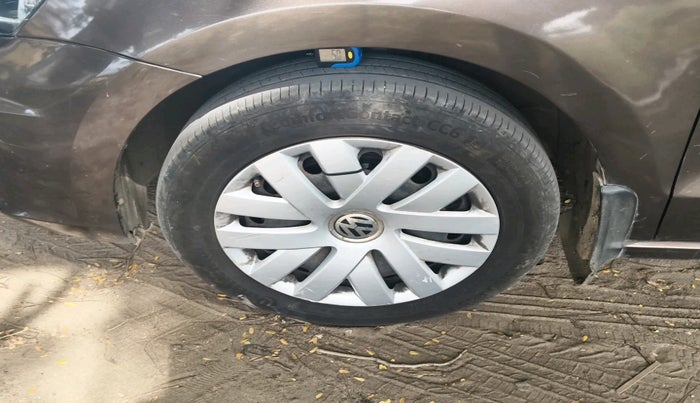 2016 Volkswagen Vento COMFORTLINE 1.2 TSI AT, Petrol, Automatic, 81,498 km, tyre