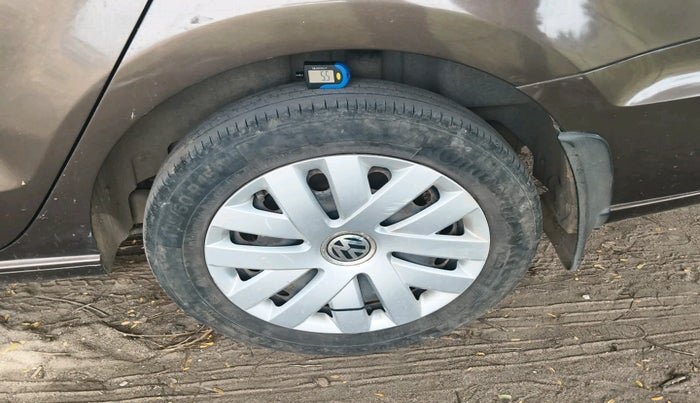 2016 Volkswagen Vento COMFORTLINE 1.2 TSI AT, Petrol, Automatic, 81,498 km, tyre