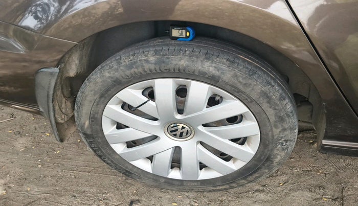 2016 Volkswagen Vento COMFORTLINE 1.2 TSI AT, Petrol, Automatic, 81,498 km, tyre