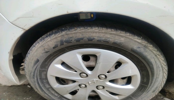 2011 Hyundai i10 MAGNA 1.2, Petrol, Manual, 1,17,092 km, tyre