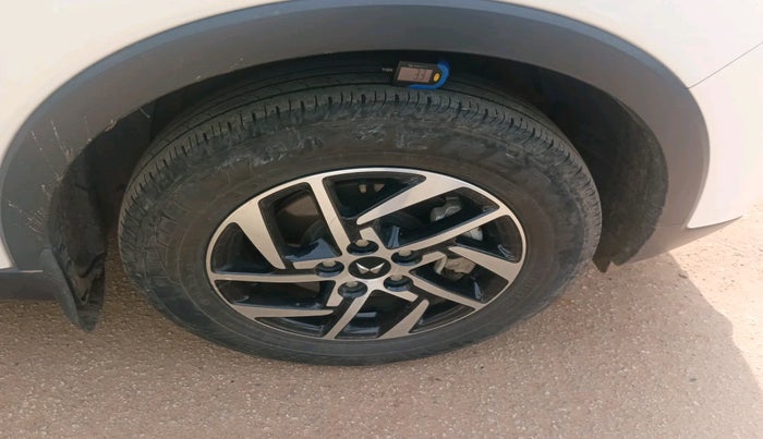 2022 Mahindra XUV300 W8 1.2 PETROL, Petrol, Manual, 37,295 km, tyre
