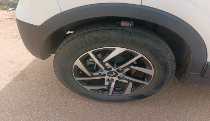 2022 Mahindra XUV300 W8 1.2 PETROL, Petrol, Manual, 37,295 km, tyre