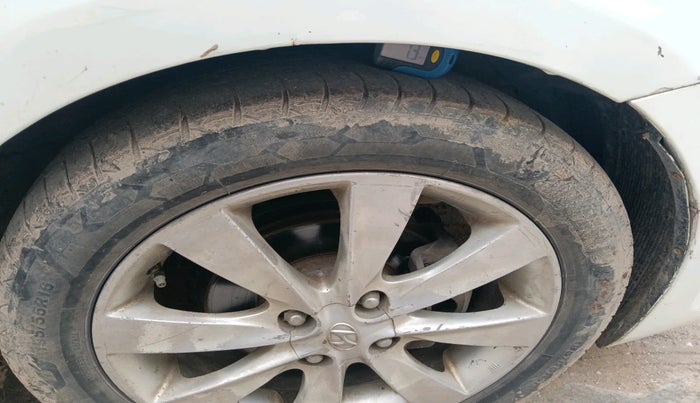 2011 Hyundai Verna FLUIDIC 1.6 CRDI SX, Diesel, Manual, 1,34,282 km, tyre