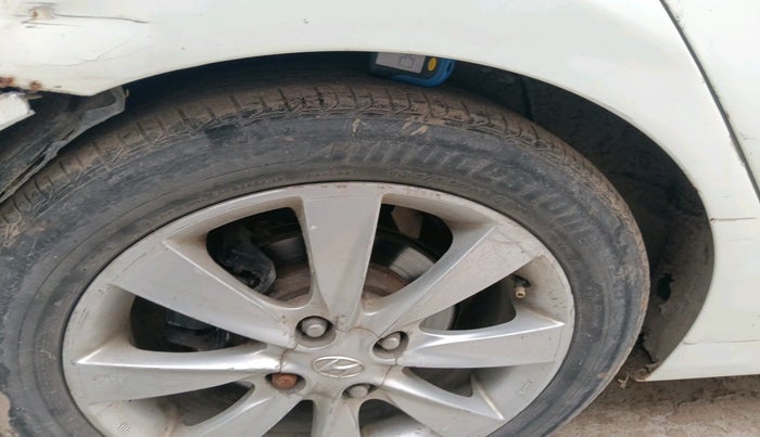 2011 Hyundai Verna FLUIDIC 1.6 CRDI SX, Diesel, Manual, 1,34,282 km, tyre