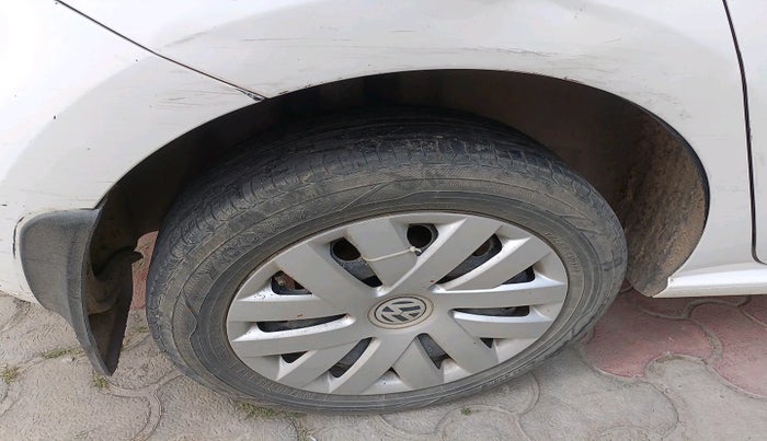 2014 Volkswagen Polo COMFORTLINE 1.2L, Petrol, Manual, 1,96,390 km, tyre