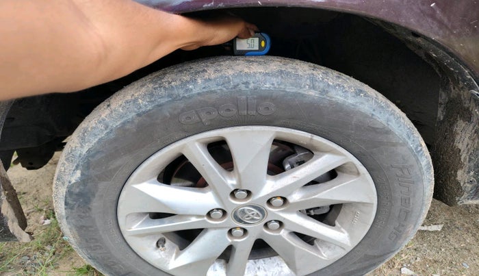 2017 Toyota Innova Crysta 2.4 GX 8 STR, Diesel, Manual, 1,42,000 km, tyre