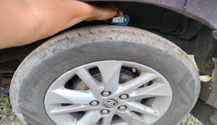 2017 Toyota Innova Crysta 2.4 GX 8 STR, Diesel, Manual, 1,42,000 km, tyre