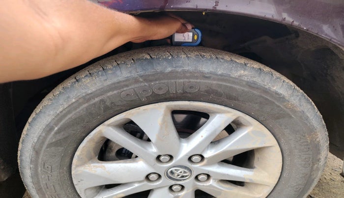 2017 Toyota Innova Crysta 2.4 GX 8 STR, Diesel, Manual, 1,42,000 km, tyre