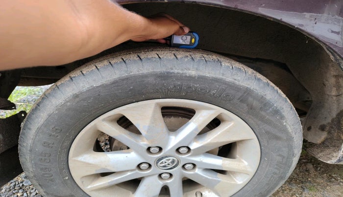 2017 Toyota Innova Crysta 2.4 GX 8 STR, Diesel, Manual, 1,42,000 km, tyre