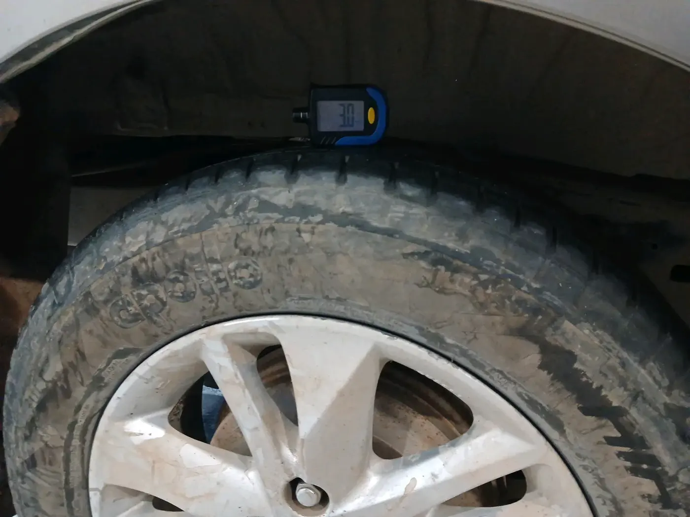 2020 Toyota Innova Crysta 2.8 GX AT 8 STR, Diesel, Automatic, 99,778 km, tyre