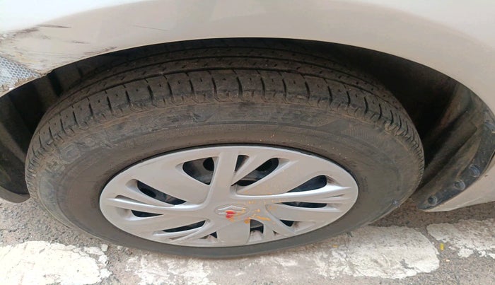 2010 Maruti Swift VXI, Petrol, Manual, 1,20,868 km, tyre