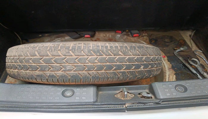 2010 Maruti Swift VXI, Petrol, Manual, 1,20,868 km, tyre