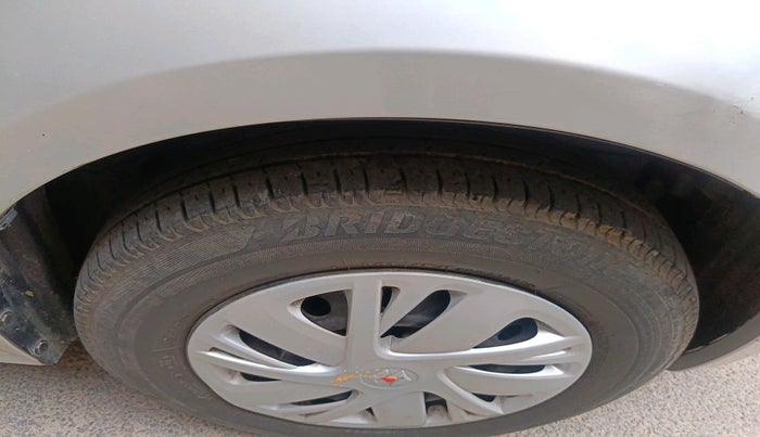 2010 Maruti Swift VXI, Petrol, Manual, 1,20,868 km, tyre