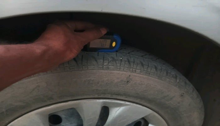 2010 Maruti Swift Dzire VXI, Petrol, Manual, 1,02,127 km, tyre