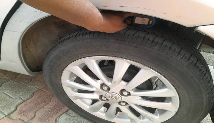 2011 Toyota Etios V, Petrol, Manual, 85,000 km, tyre