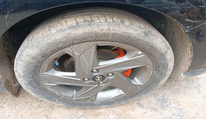 2021 Hyundai Verna SX 1.5 VTVT, Petrol, Manual, 57,483 km, tyre