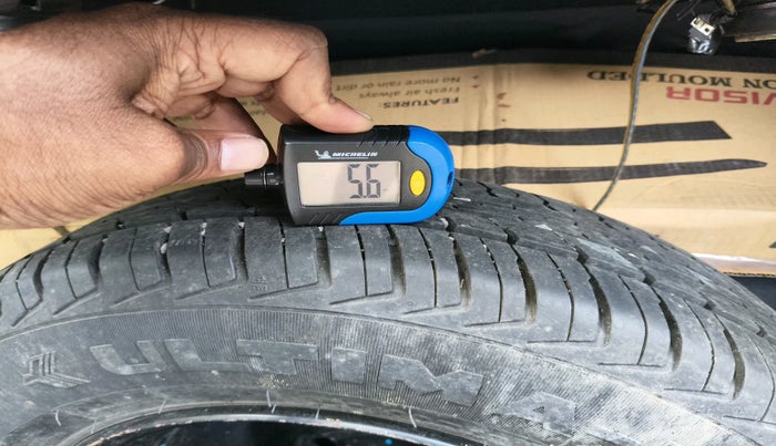 2017 Renault Kwid 1.0 RXT 02 Anniversary Edition, Petrol, Manual, 67,194 km, tyre