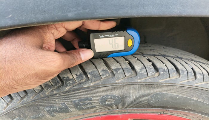 2017 Renault Kwid 1.0 RXT 02 Anniversary Edition, Petrol, Manual, 67,194 km, tyre