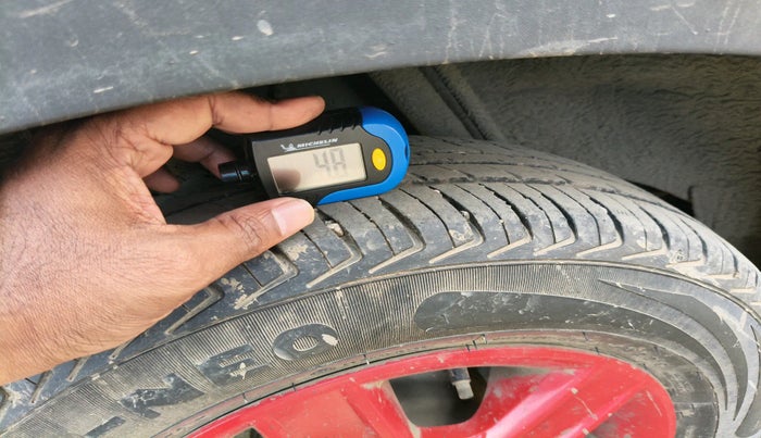 2017 Renault Kwid 1.0 RXT 02 Anniversary Edition, Petrol, Manual, 67,194 km, tyre