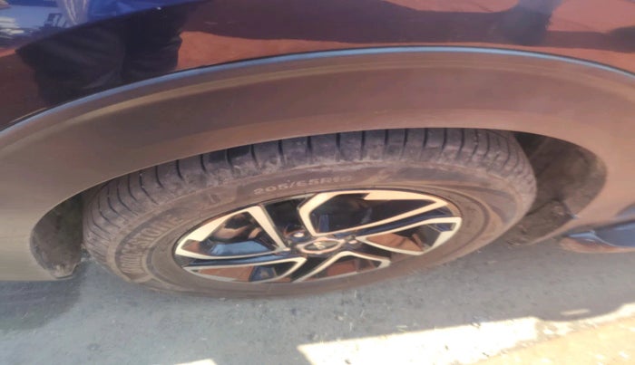 2022 KIA CARENS PRESTIGE PLUS 1.4 PETROL DCT 7 STR, Petrol, Automatic, 1,09,809 km, tyre
