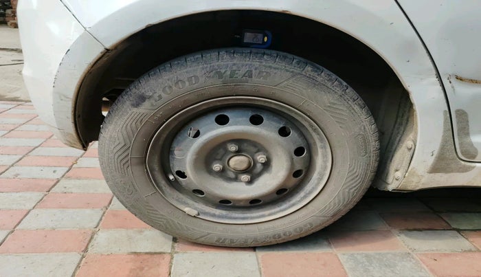 2010 Maruti Swift VDI, Diesel, Manual, 2,18,648 km, tyre