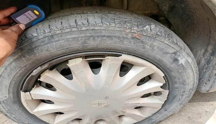 2010 Tata Indigo ECS GLX, Petrol, Manual, 85,000 km, tyre