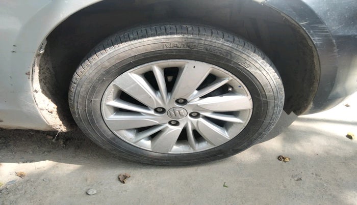 2012 Maruti Swift ZDI, Diesel, Manual, 2,17,958 km, tyre