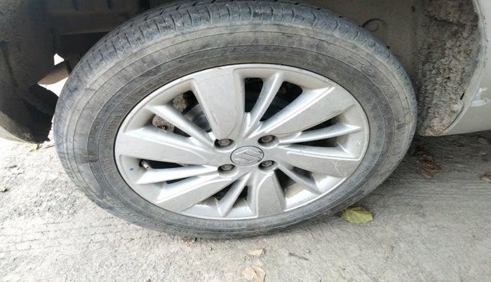 2012 Maruti Swift ZDI, Diesel, Manual, 2,17,958 km, tyre