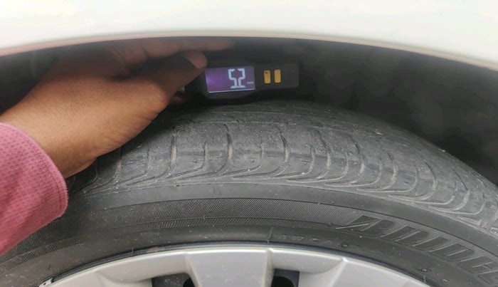 2013 Toyota Etios G, Petrol, Manual, 55,870 km, tyre