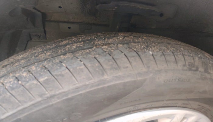 2012 Maruti Swift Dzire VXI, Petrol, Manual, 1,05,971 km, tyre