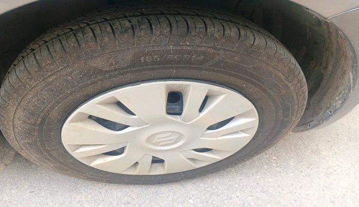 2012 Maruti Swift VXI, Petrol, Manual, 81,214 km, tyre