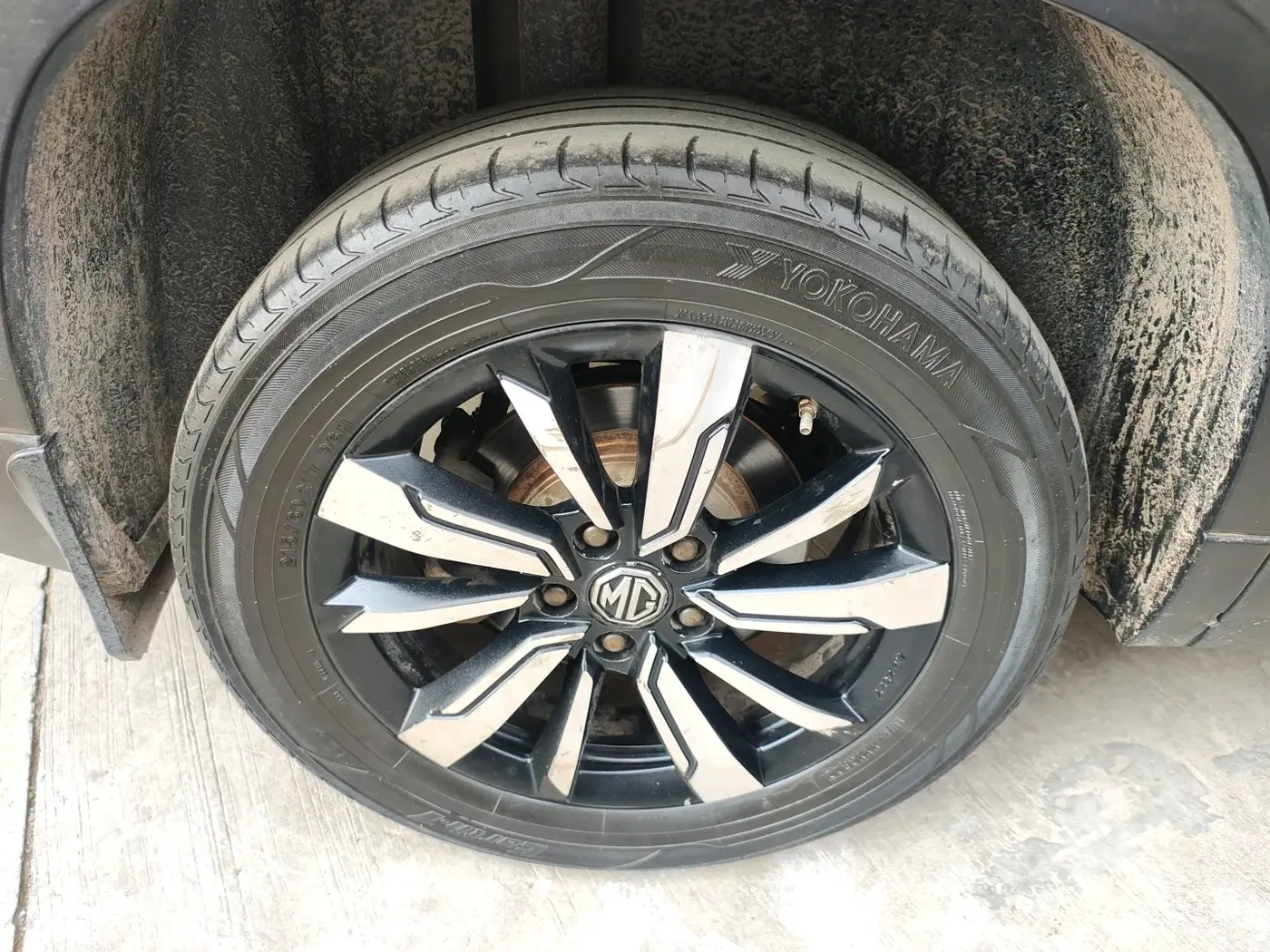 2019 MG HECTOR SHARP 2.0 DIESEL, Diesel, Manual, 1,61,538 km, tyre