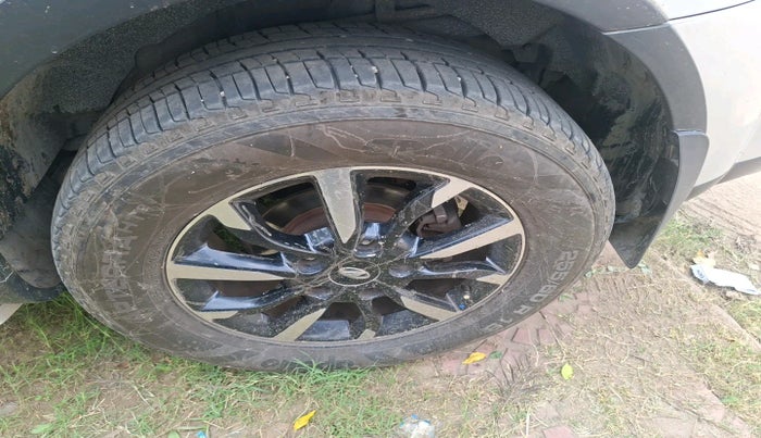 2019 Mahindra XUV500 W11, Diesel, Manual, 1,00,244 km, tyre