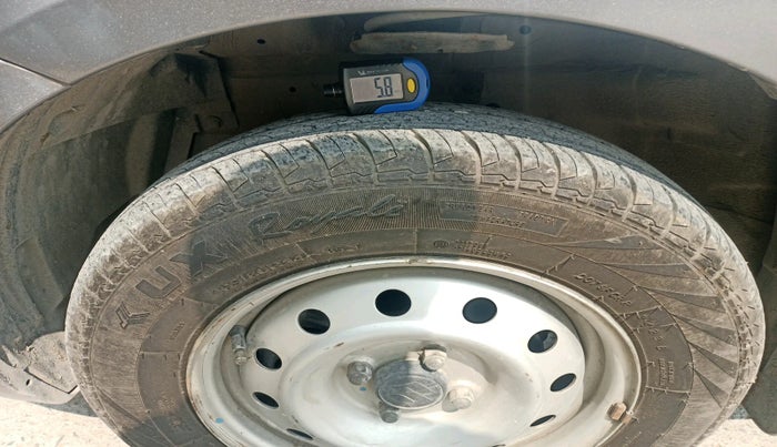 2013 Maruti Swift Dzire LXI, Petrol, Manual, 68,073 km, tyre