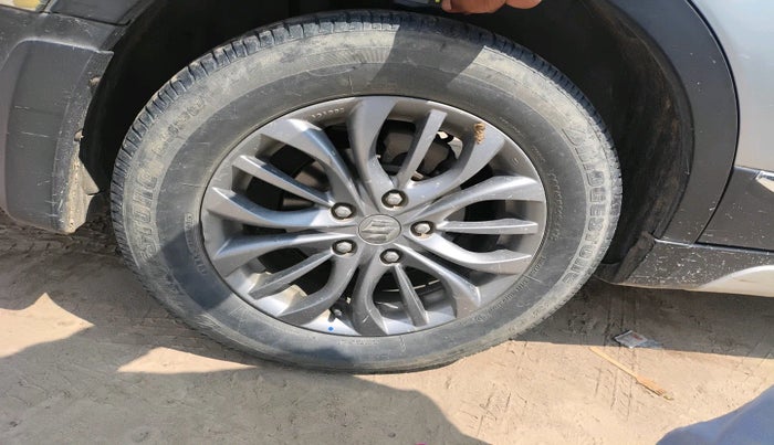 2017 Maruti S Cross ALPHA 1.3, Diesel, Manual, 1,17,573 km, tyre