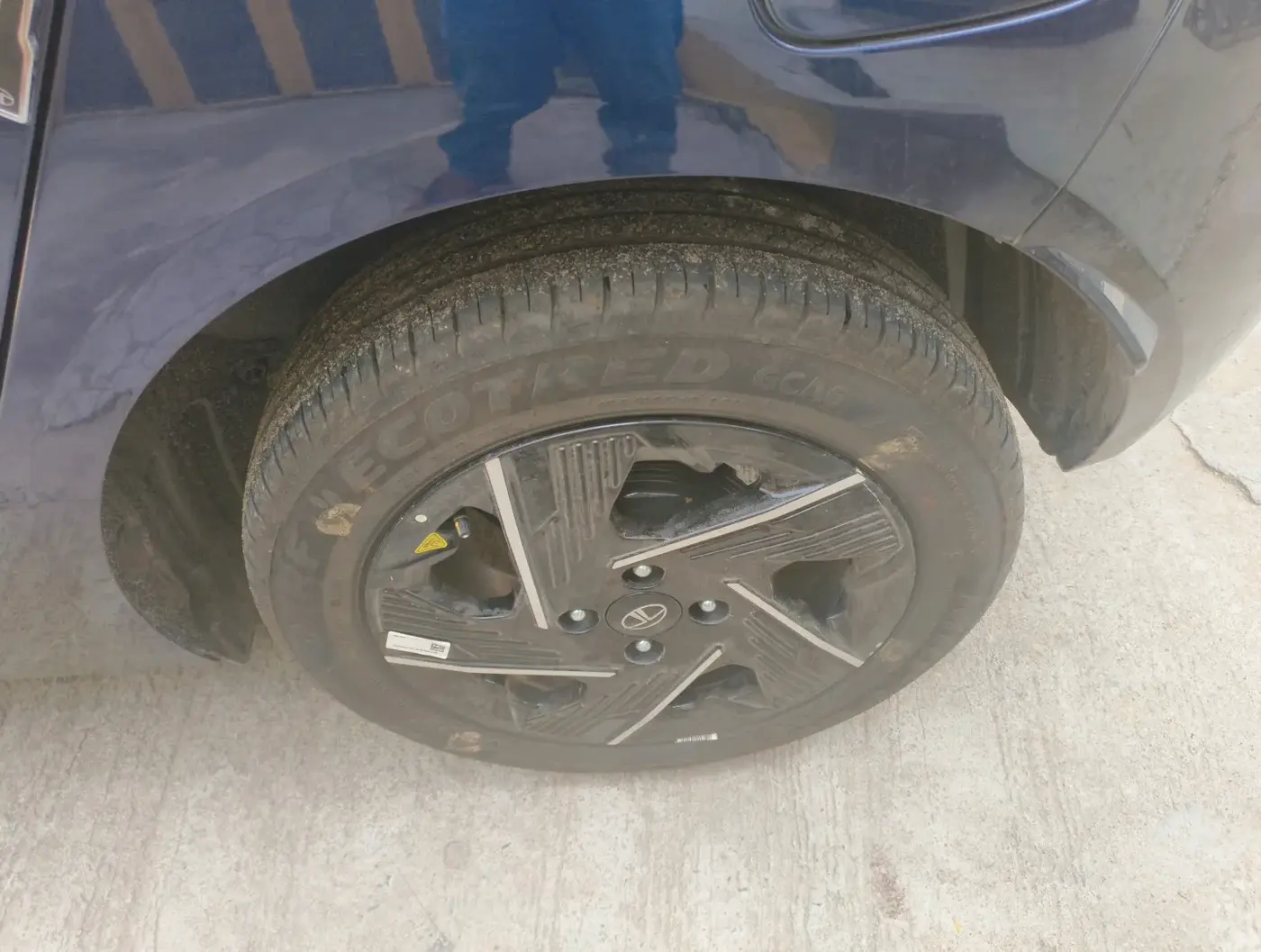 2025 Tata ALTROZ Accomplished S Petrol 5 MT, Petrol, Manual, 436 km, tyre