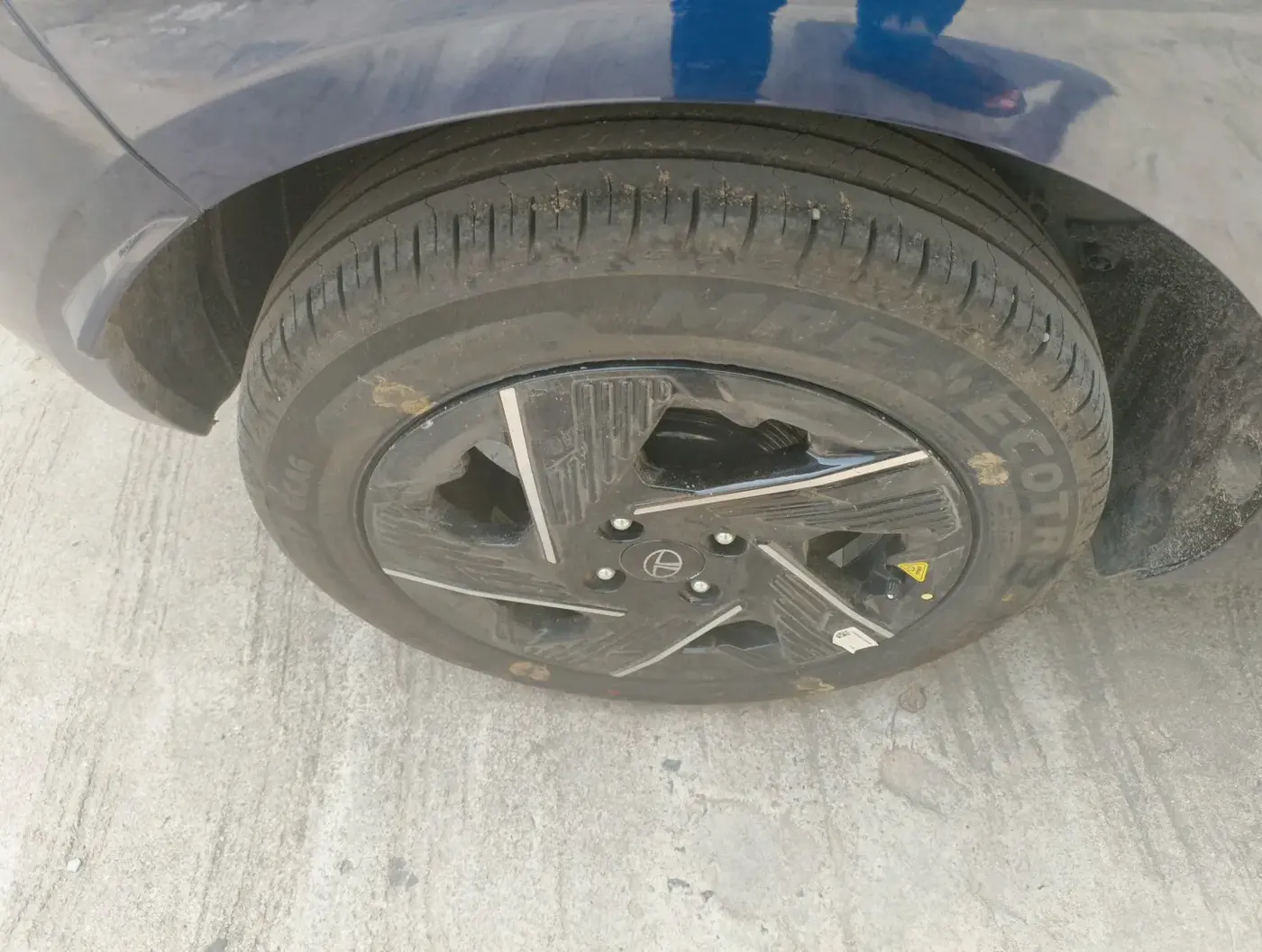 2025 Tata ALTROZ Accomplished S Petrol 5 MT, Petrol, Manual, 436 km, tyre