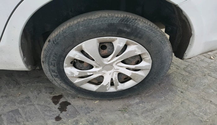 2015 Maruti Swift Dzire VXI, Petrol, Manual, 89,481 km, tyre