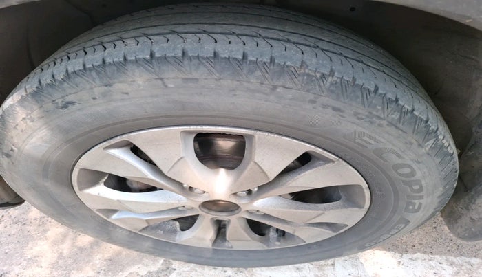 2015 Honda CRV 2.0L I-VTEC 2WD AT, Petrol, Automatic, 1,07,879 km, tyre