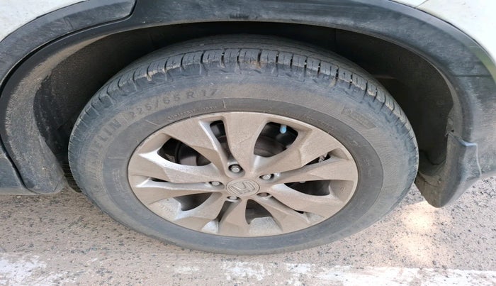 2015 Honda CRV 2.0L I-VTEC 2WD AT, Petrol, Automatic, 1,07,879 km, tyre