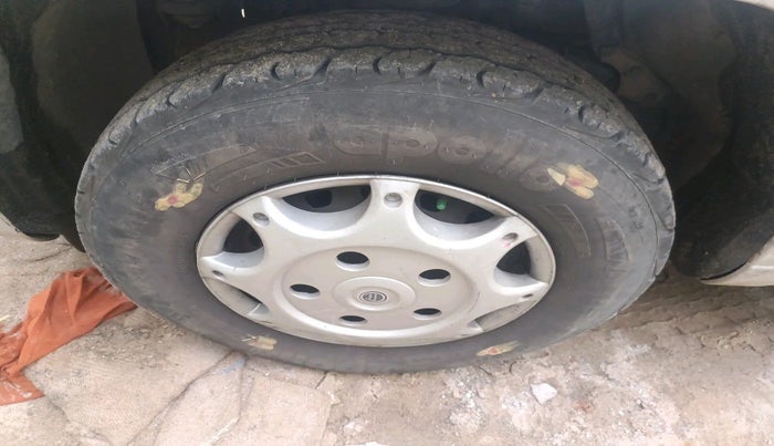 2017 Mahindra TUV300 T4 PLUS, Diesel, Manual, 1,02,923 km, tyre