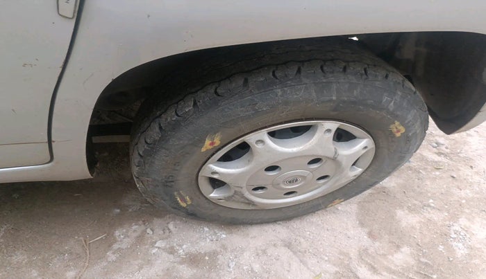 2017 Mahindra TUV300 T4 PLUS, Diesel, Manual, 1,02,923 km, tyre