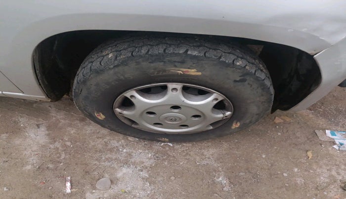 2017 Mahindra TUV300 T4 PLUS, Diesel, Manual, 1,02,923 km, tyre