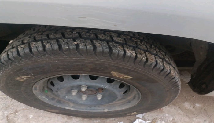 2017 Mahindra TUV300 T4 PLUS, Diesel, Manual, 1,02,923 km, tyre