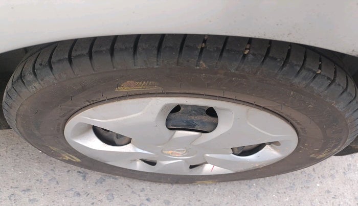 2017 Tata Tiago XT PETROL, Petrol, Manual, 34,250 km, tyre