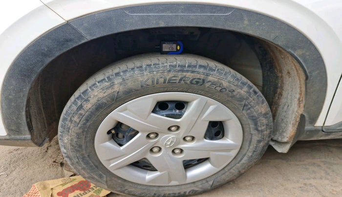 2019 Hyundai VENUE S 1.2, Petrol, Manual, 28,592 km, tyre
