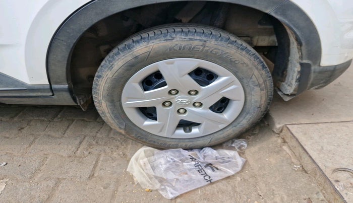 2019 Hyundai VENUE S 1.2, Petrol, Manual, 28,592 km, tyre