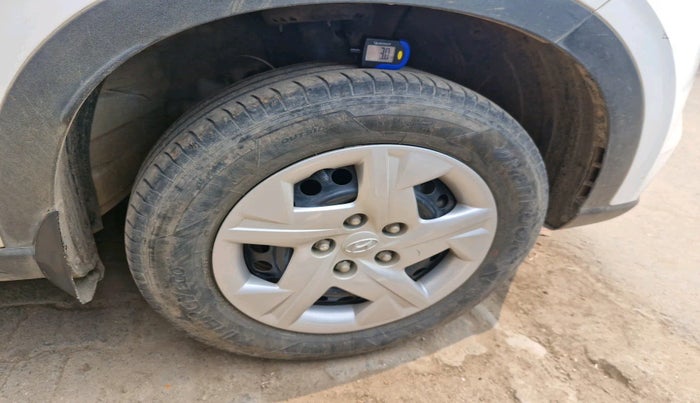 2019 Hyundai VENUE S 1.2, Petrol, Manual, 28,592 km, tyre